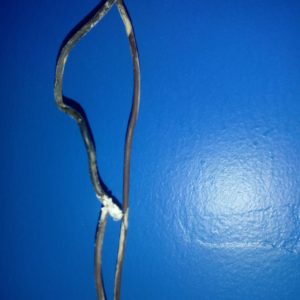 Fuga de corrente, fio desencapado encontrado no gesso